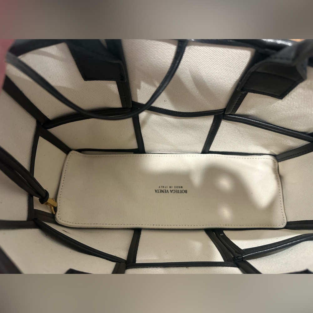 Bottega Veneta Black and White Tote - Picture 4 of 11